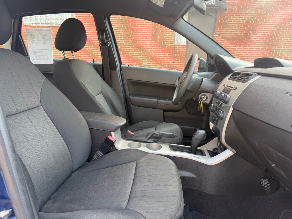 2010 Ford Focus Image 10