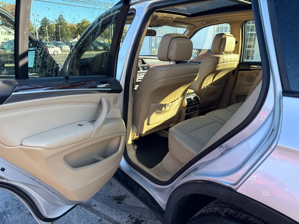 2011 BMW X5 Image 12