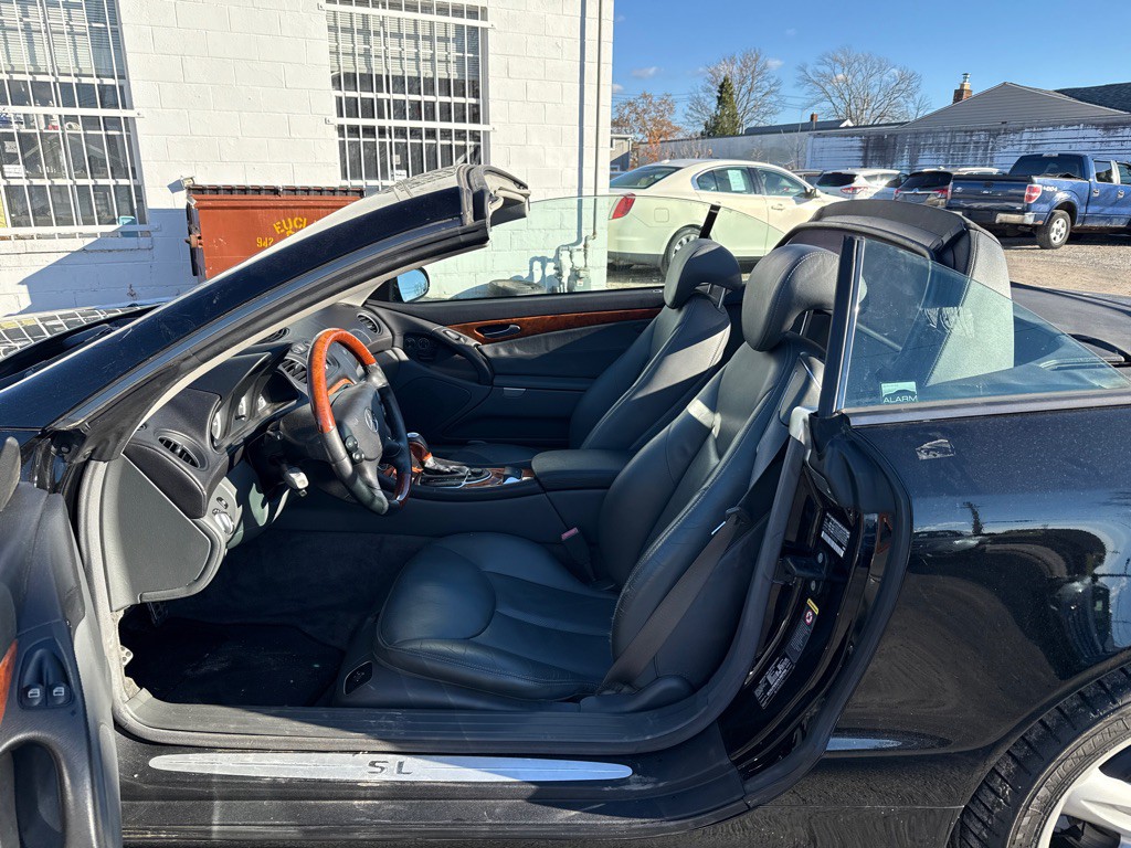 2004 Mercedes-Benz SL-Class Image 9