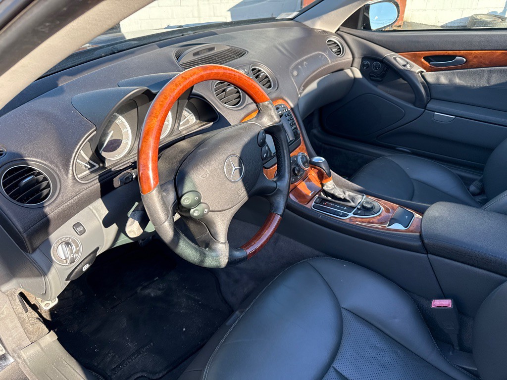 2004 Mercedes-Benz SL-Class Image 13