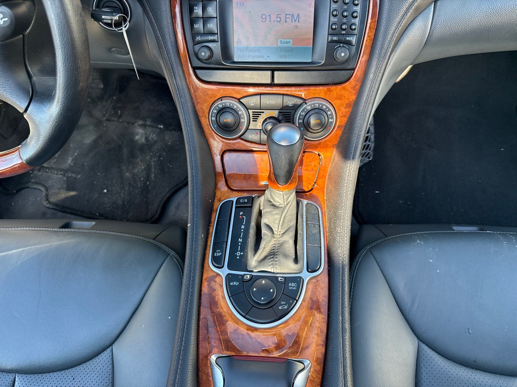 2004 Mercedes-Benz SL-Class Image 15