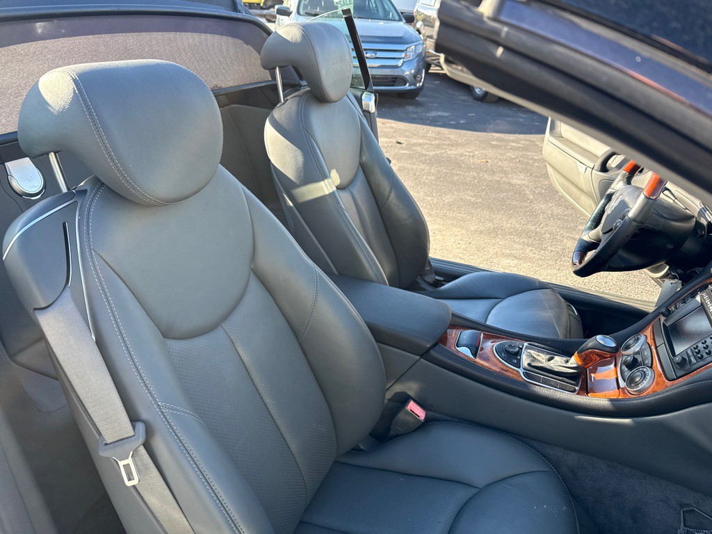 2004 Mercedes-Benz SL-Class Image 17