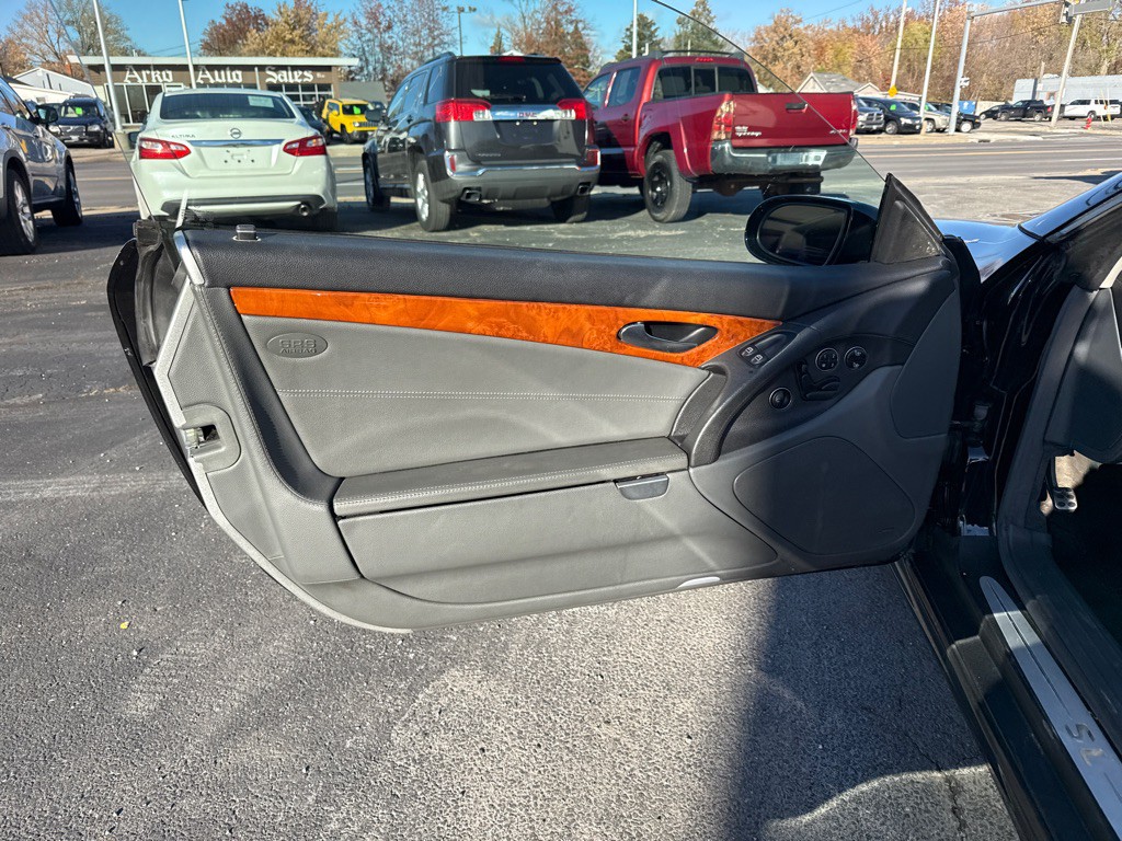 2004 Mercedes-Benz SL-Class Image 19