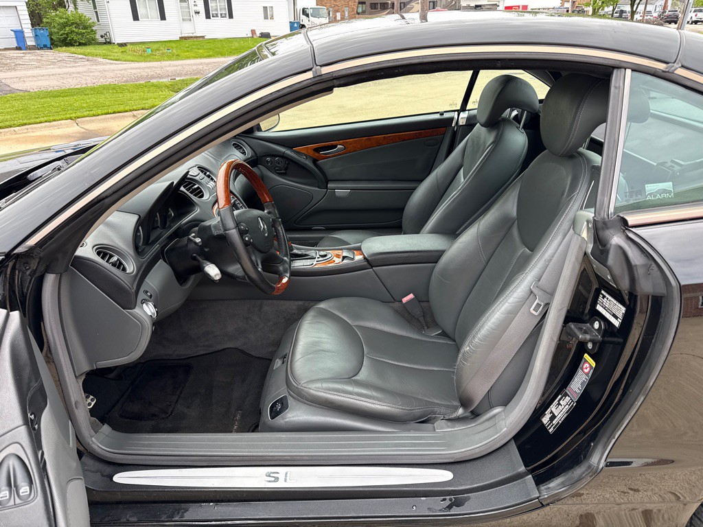 2004 Mercedes-Benz SL-Class Image 9