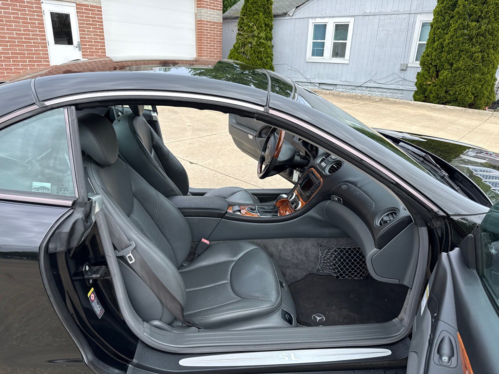 2004 Mercedes-Benz SL-Class Image 10