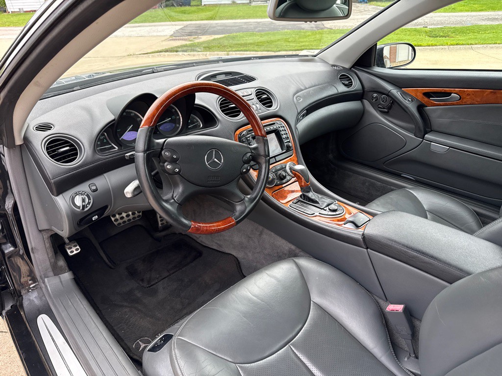 2004 Mercedes-Benz SL-Class Image 11
