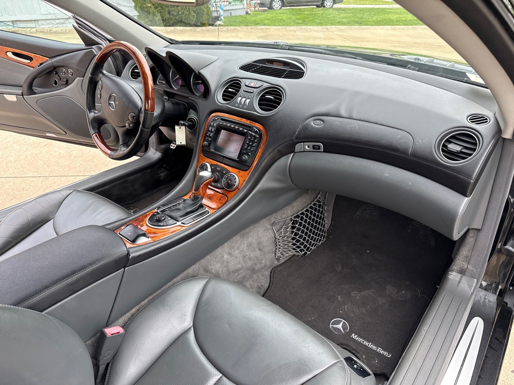 2004 Mercedes-Benz SL-Class Image 12