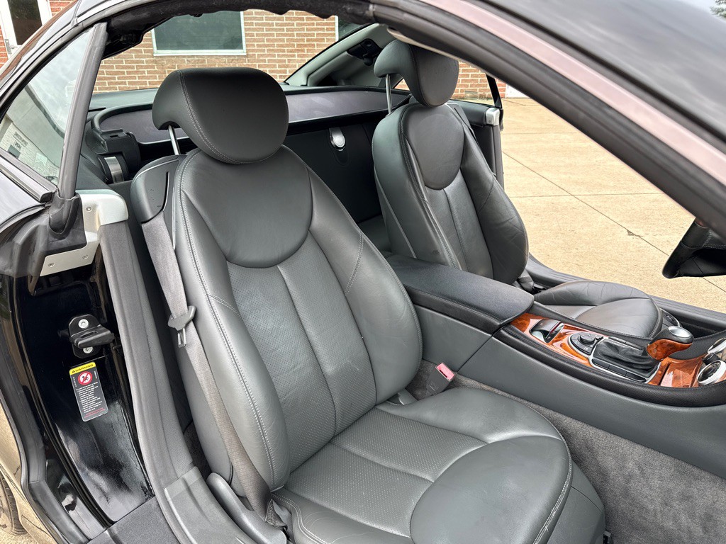 2004 Mercedes-Benz SL-Class Image 13