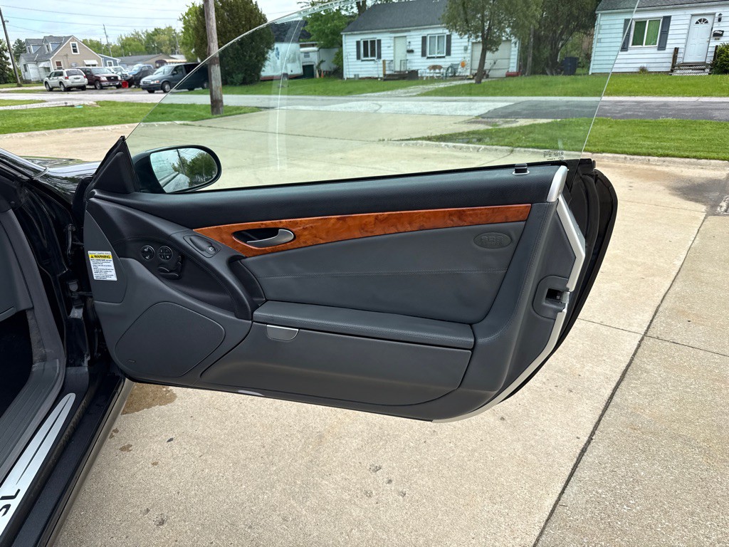 2004 Mercedes-Benz SL-Class Image 14