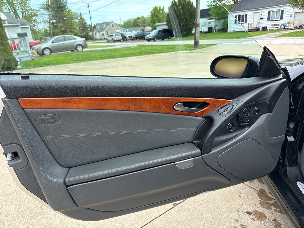 2004 Mercedes-Benz SL-Class Image 15