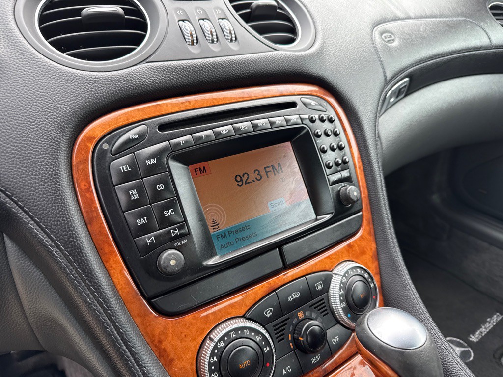 2004 Mercedes-Benz SL-Class Image 19