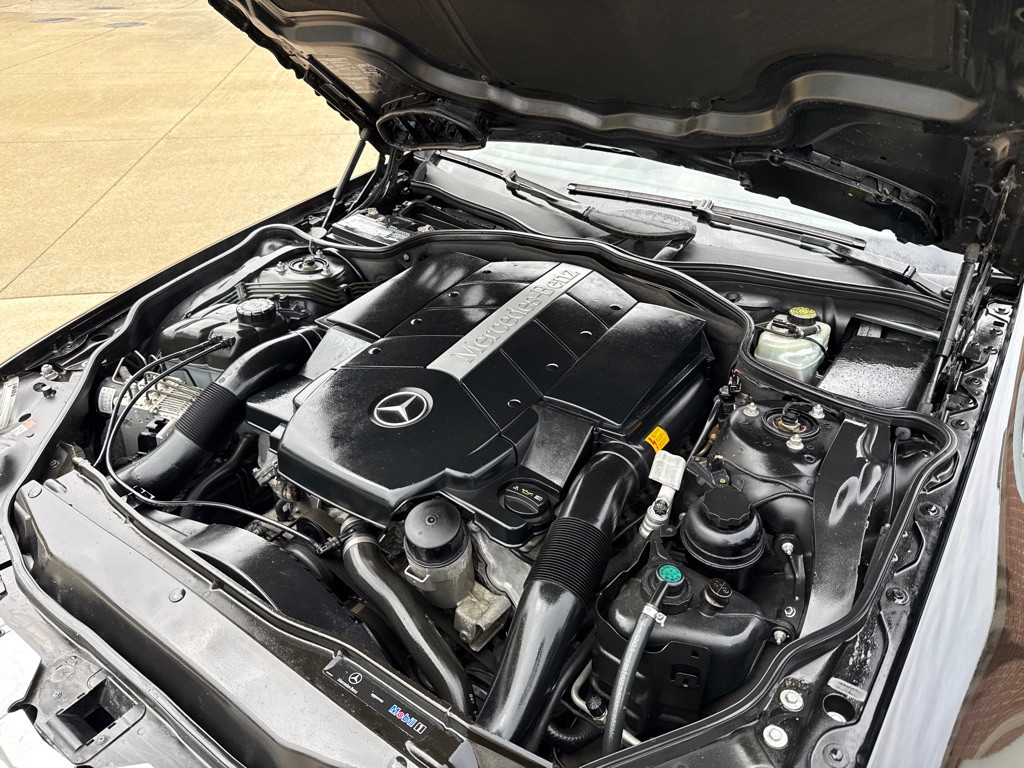 2004 Mercedes-Benz SL-Class Image 28