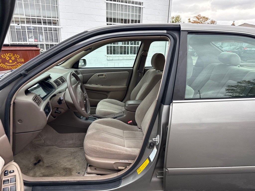 2001 Toyota Camry Image 10