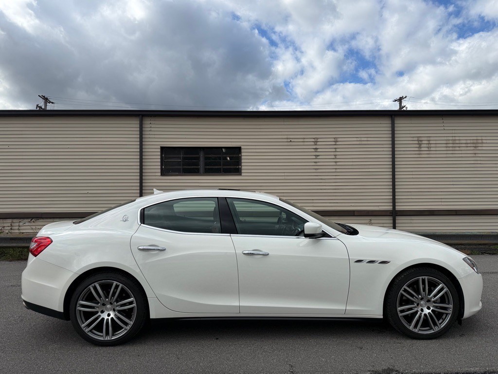 2014 Maserati Ghibli Image 2