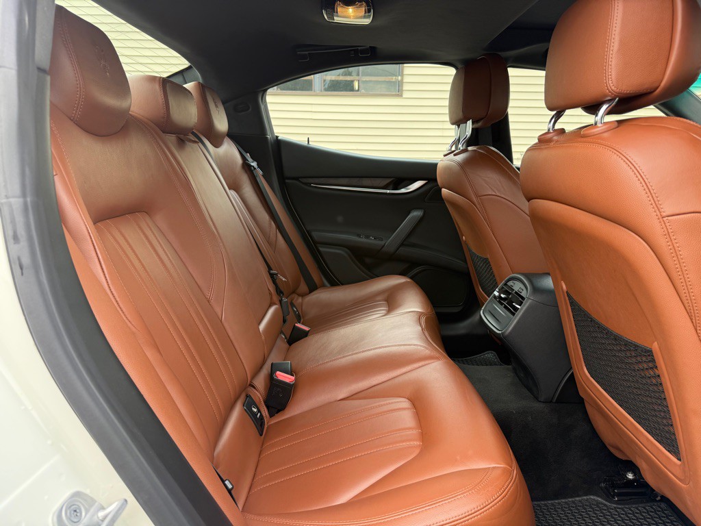 2014 Maserati Ghibli Image 11