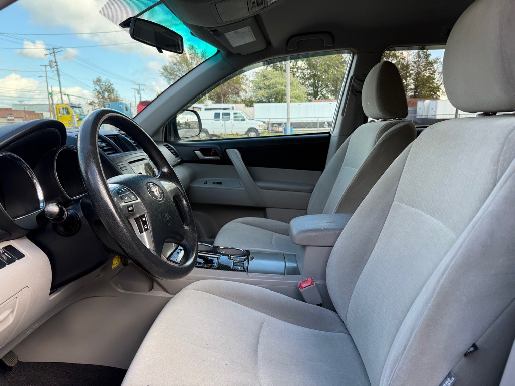 2012 Toyota Highlander Image 9
