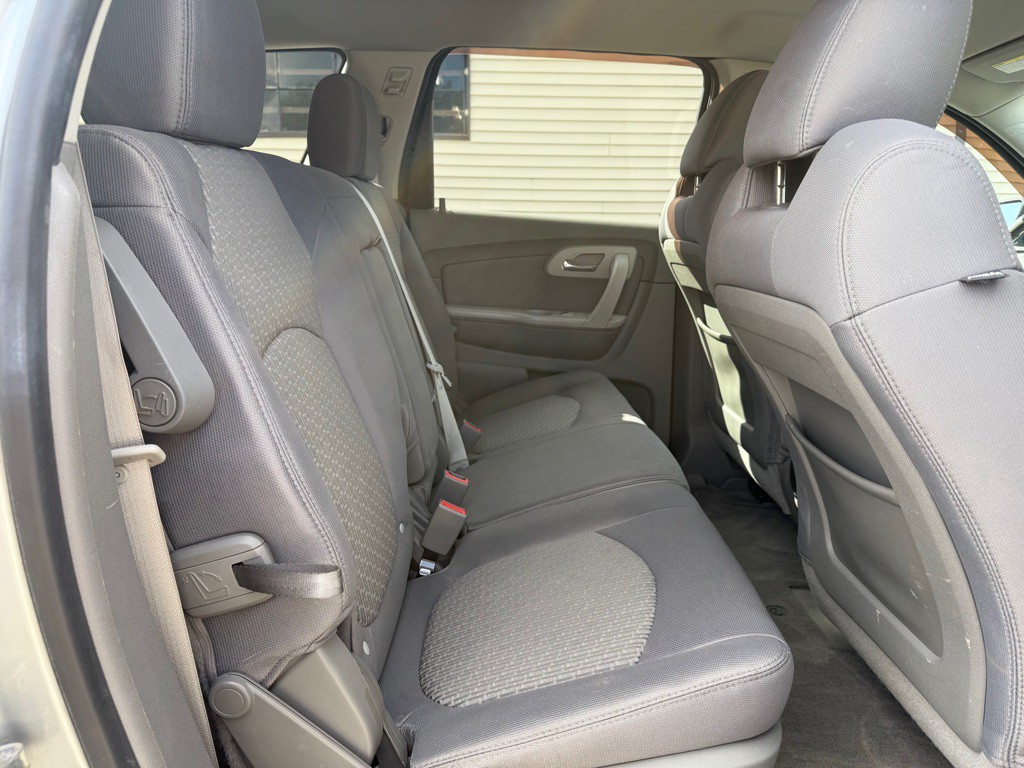 2011 Chevrolet Traverse Image 12