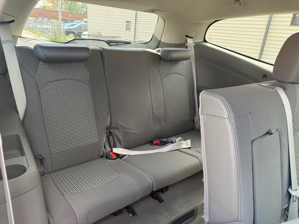 2011 Chevrolet Traverse Image 13
