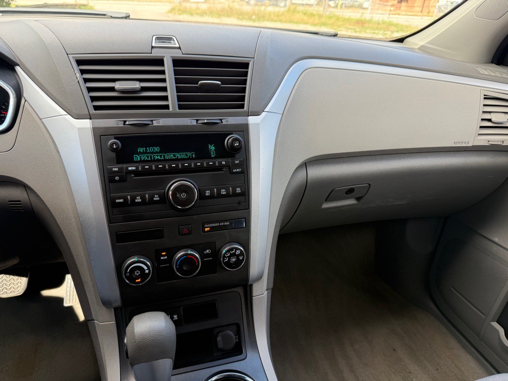 2011 Chevrolet Traverse Image 15