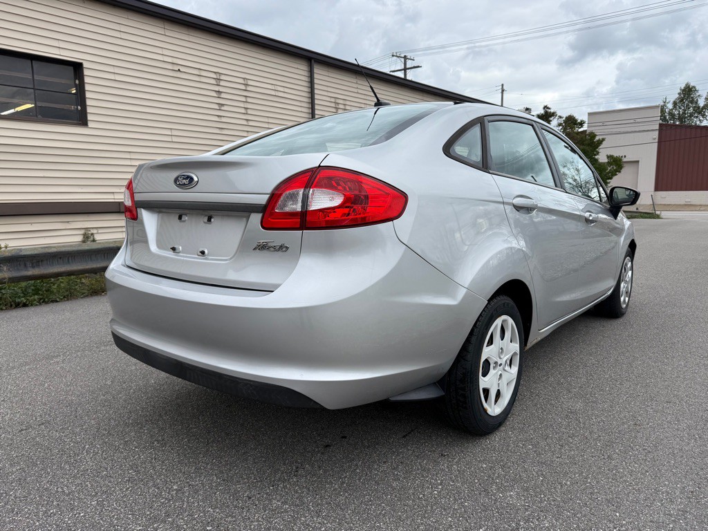 2012 Ford Fiesta Image 3