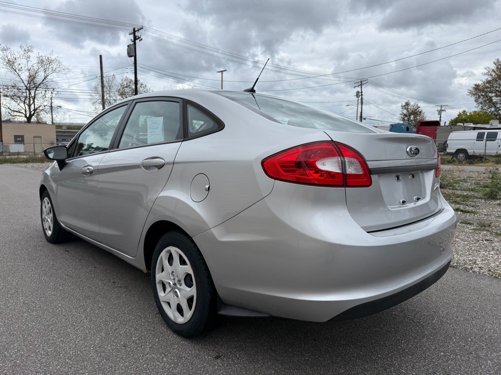 2012 Ford Fiesta Image 5