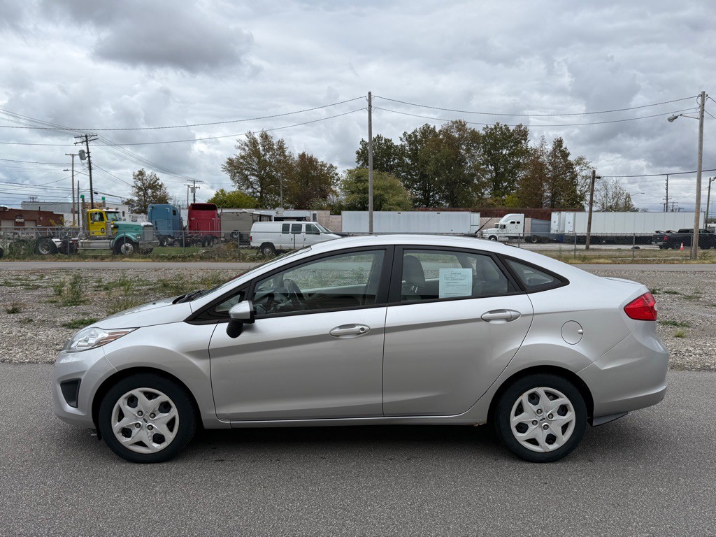 2012 Ford Fiesta Image 6