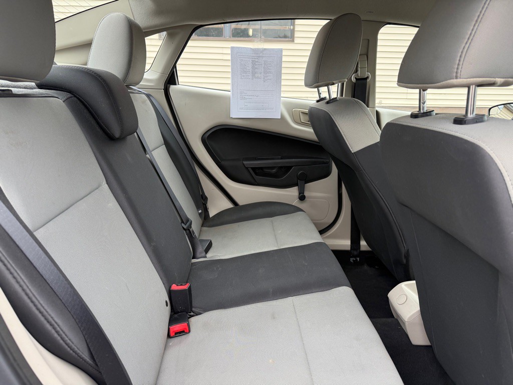 2012 Ford Fiesta Image 10