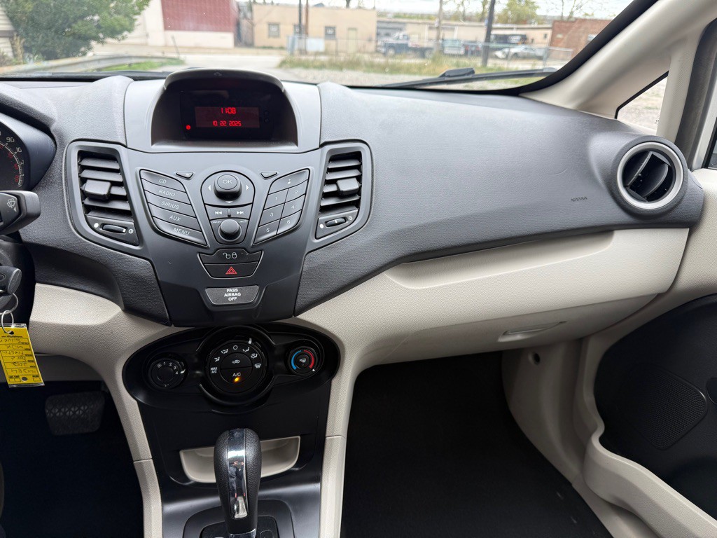 2012 Ford Fiesta Image 13