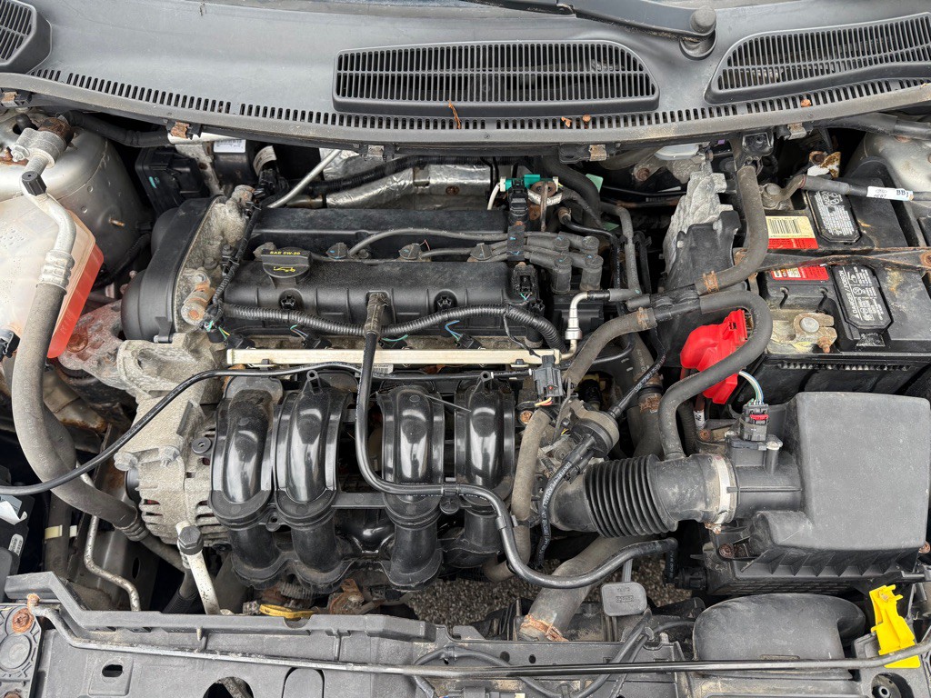 2012 Ford Fiesta Image 14