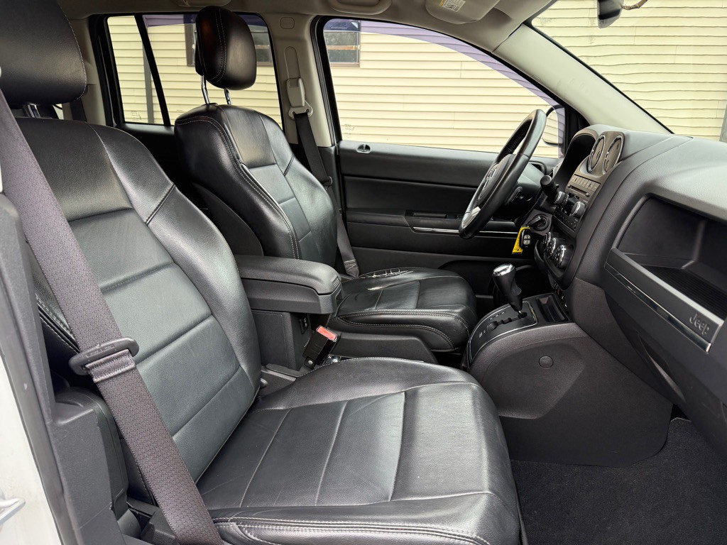 2012 Jeep Compass Image 10