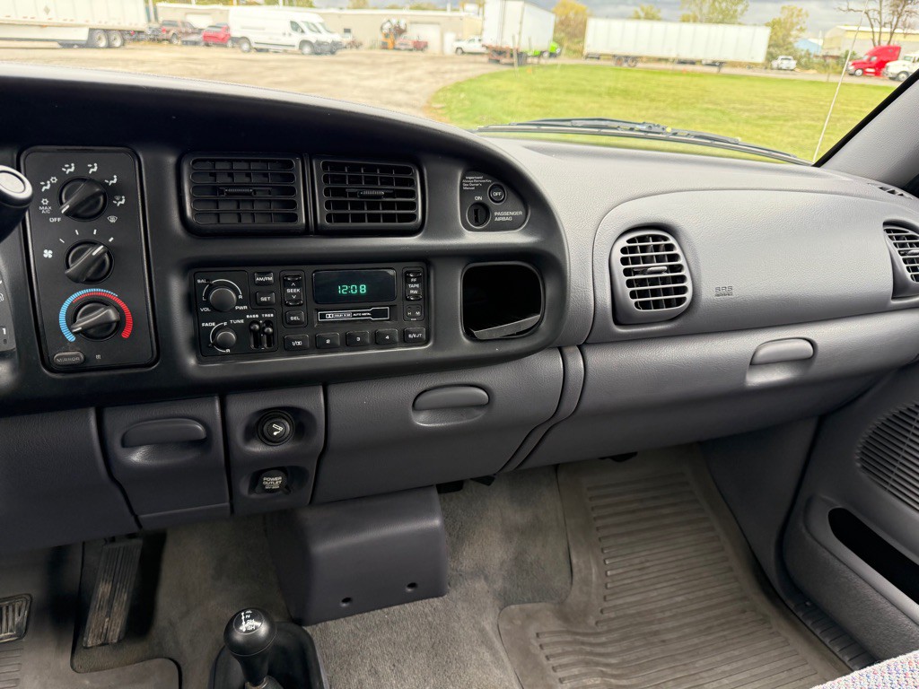 2002 Dodge Ram 2500 Image 12