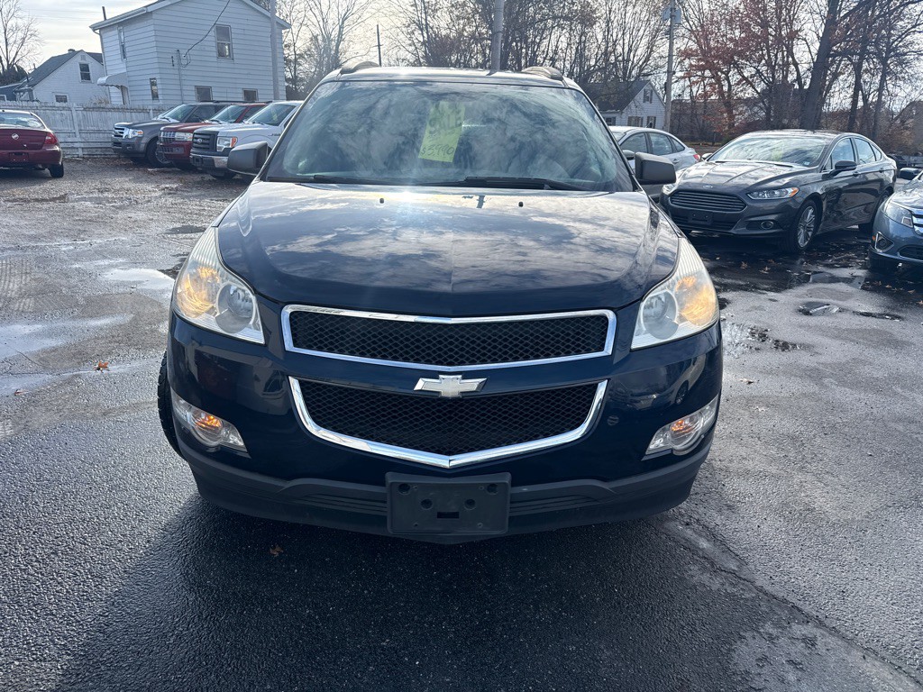 2011 Chevrolet Traverse Image 2