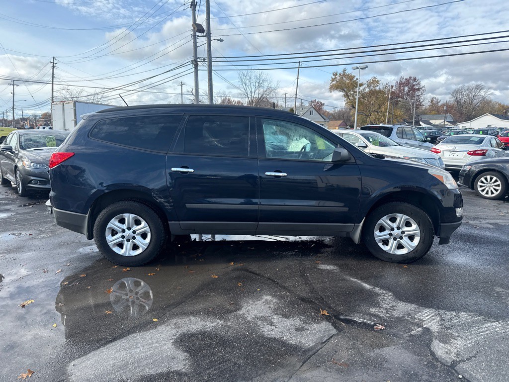 2011 Chevrolet Traverse Image 4