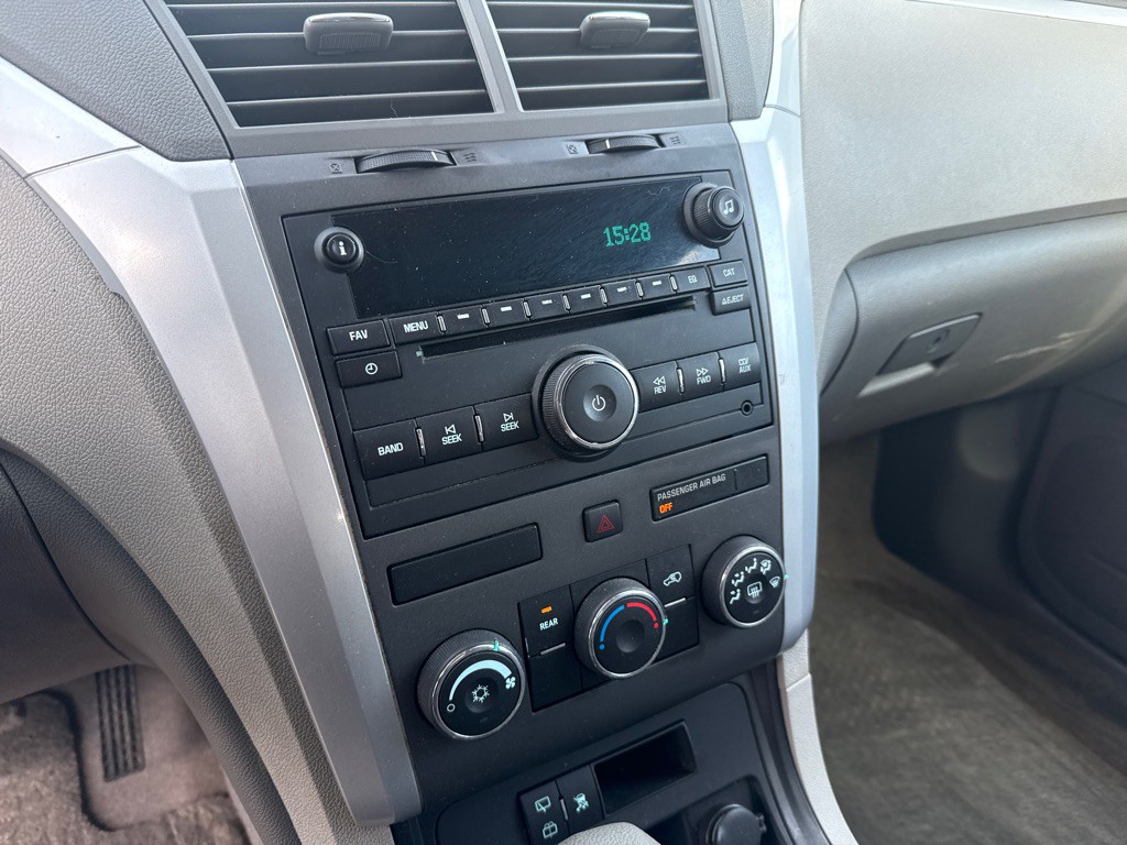 2011 Chevrolet Traverse Image 16