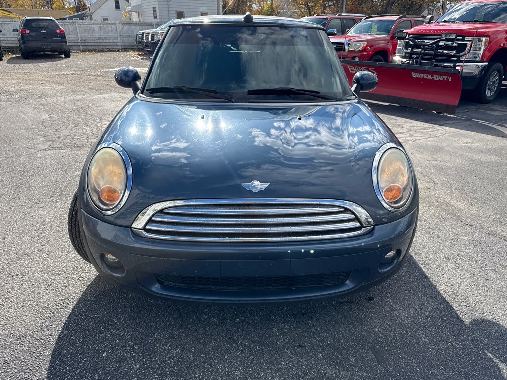 2010 MINI Cooper Image 2