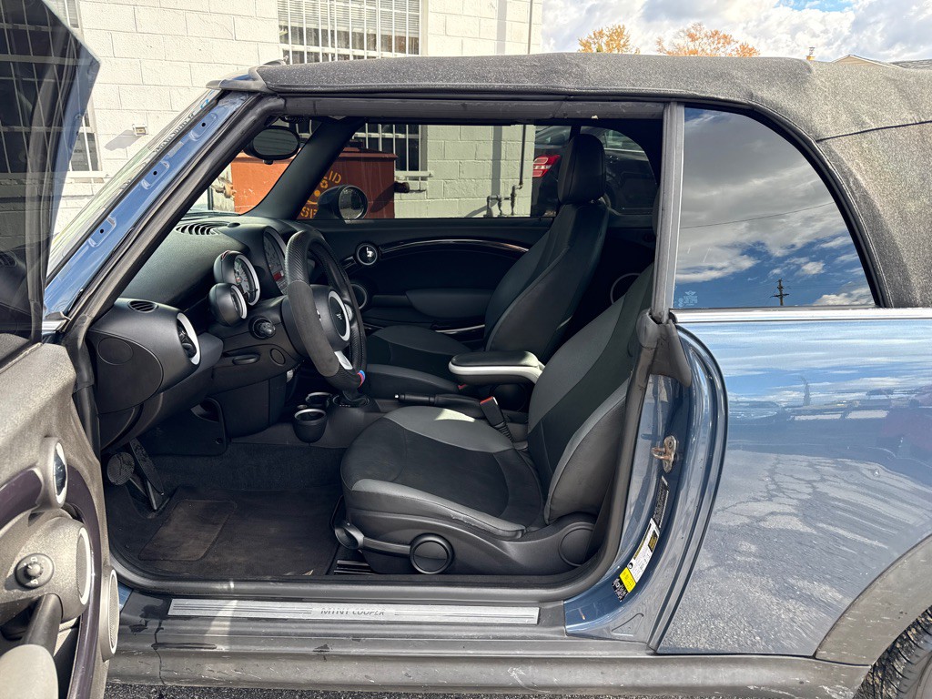 2010 MINI Cooper Image 11
