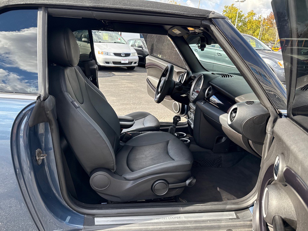 2010 MINI Cooper Image 12