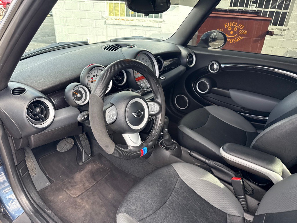 2010 MINI Cooper Image 13