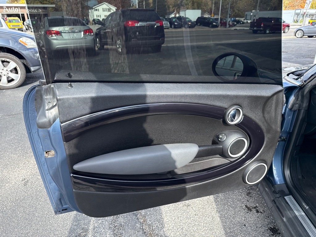 2010 MINI Cooper Image 15