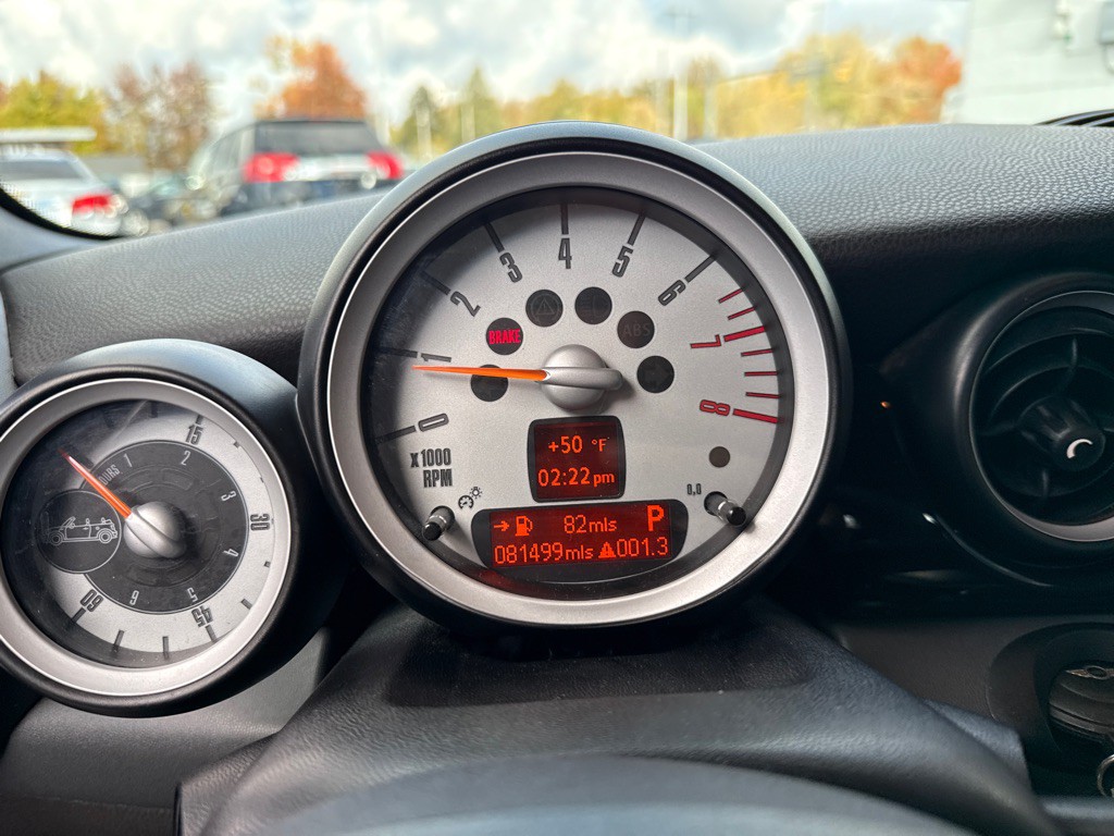 2010 MINI Cooper Image 16