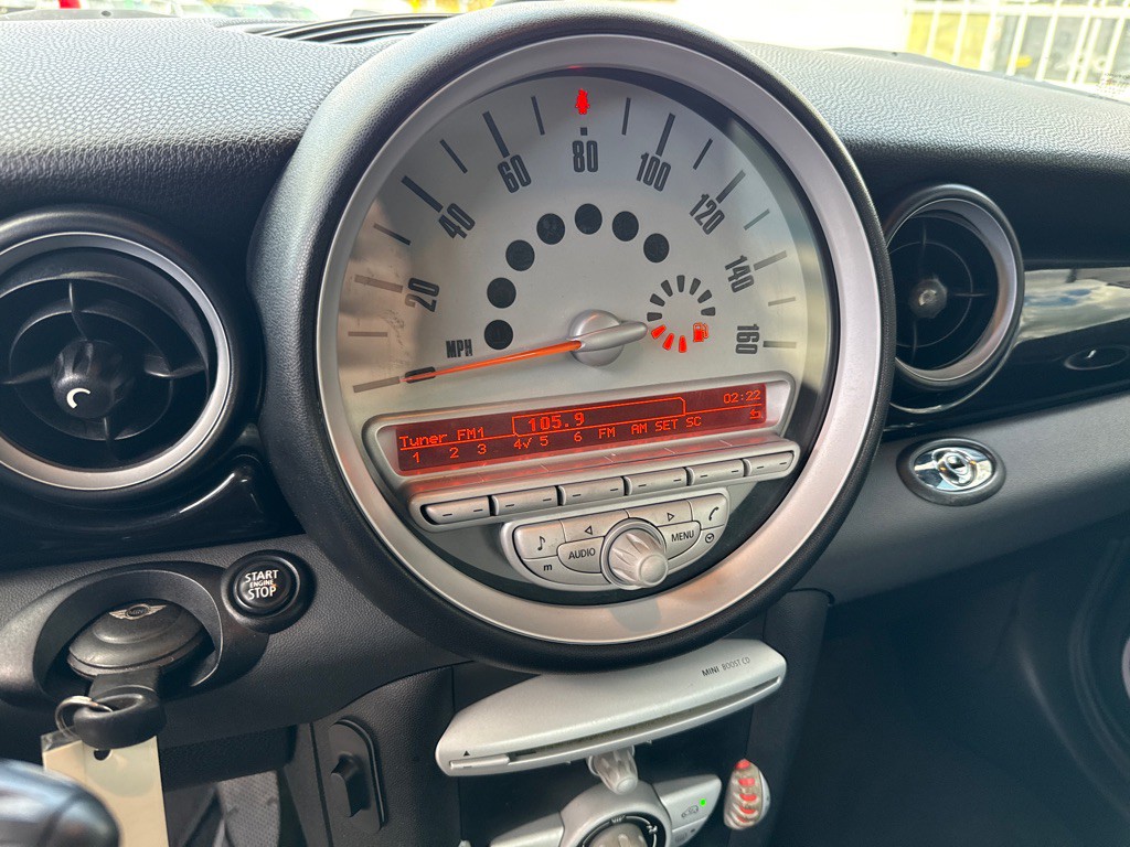 2010 MINI Cooper Image 17