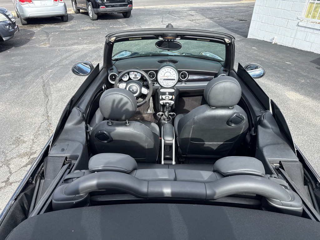 2010 MINI Cooper Image 19