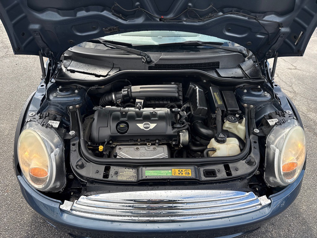 2010 MINI Cooper Image 22