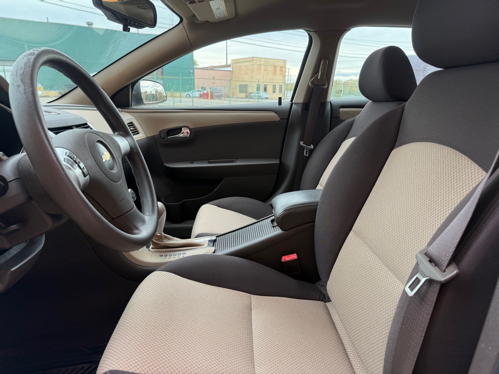 2010 Chevrolet Malibu Image 8