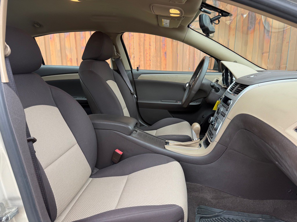 2010 Chevrolet Malibu Image 9