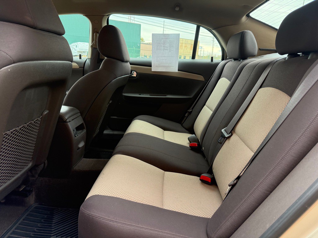 2010 Chevrolet Malibu Image 11