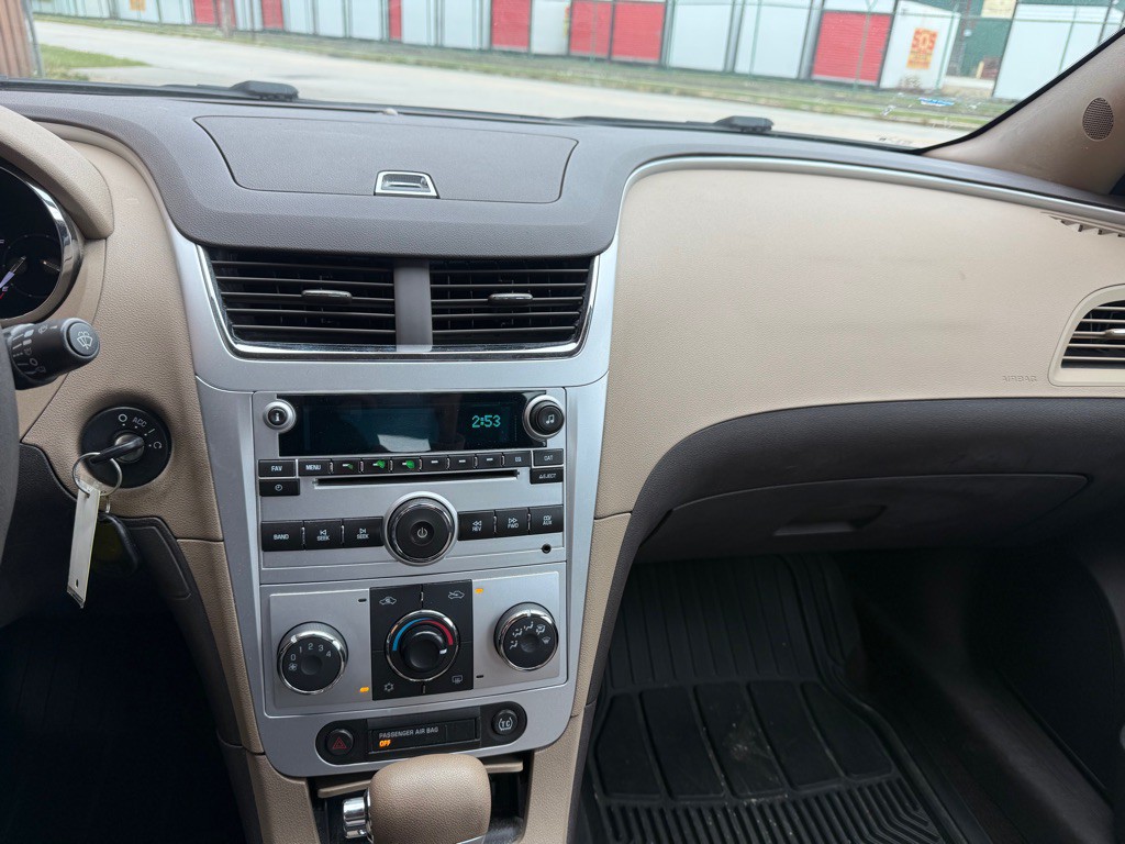 2010 Chevrolet Malibu Image 13
