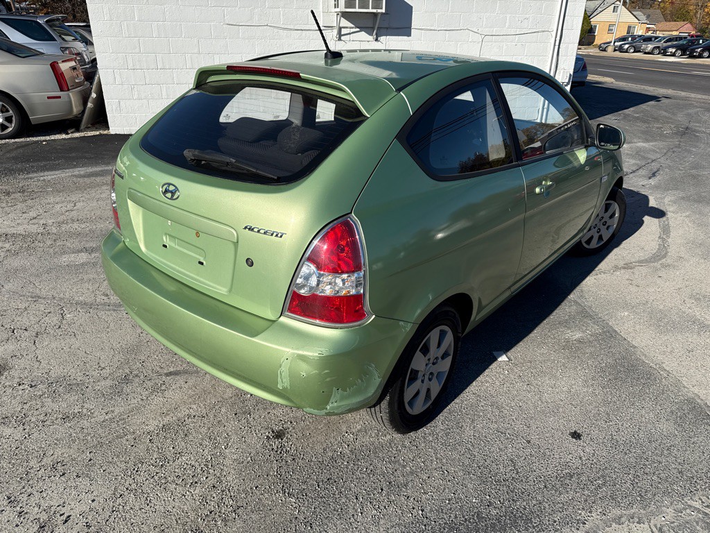 2011 Hyundai Accent Image 6