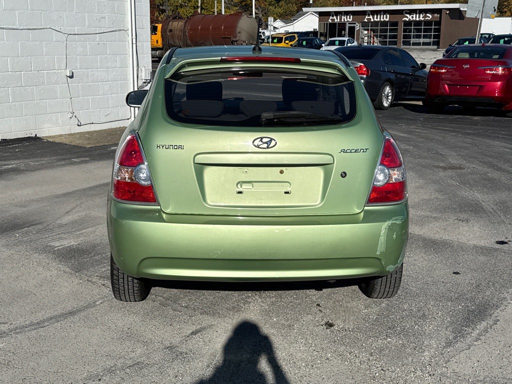 2011 Hyundai Accent Image 7