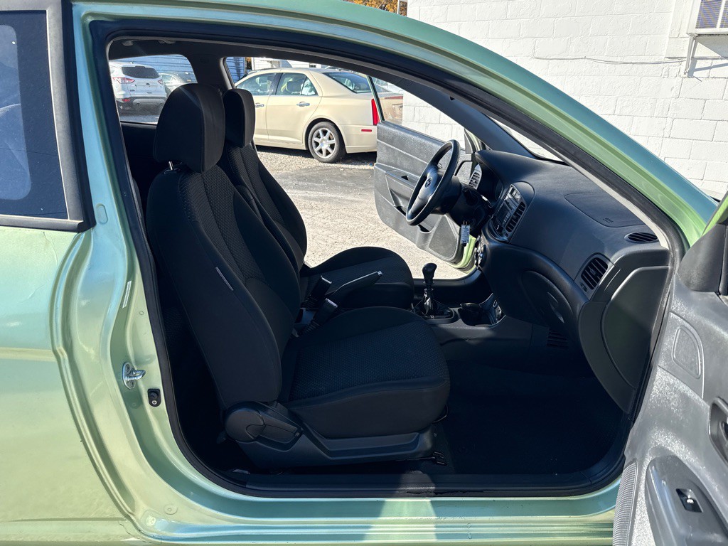 2011 Hyundai Accent Image 10